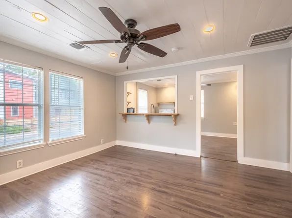 2100 E 2nd St, Austin, TX 78702