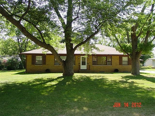 1st image of 828 Dwillard Dr