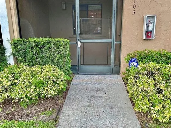 429 Lakeview Drive #103, Weston, FL 33326