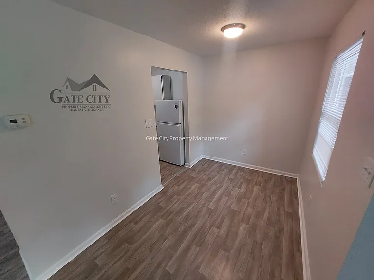 427 S Main St #8 — Photo 6