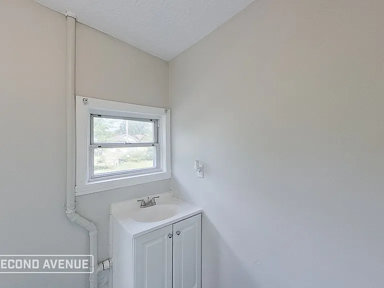 122 S Longworth Ave — Photo 6