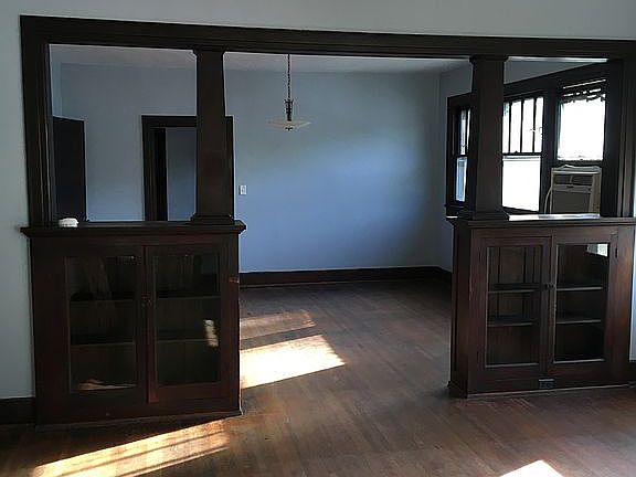 2nd image of 2215 Kirby Ave