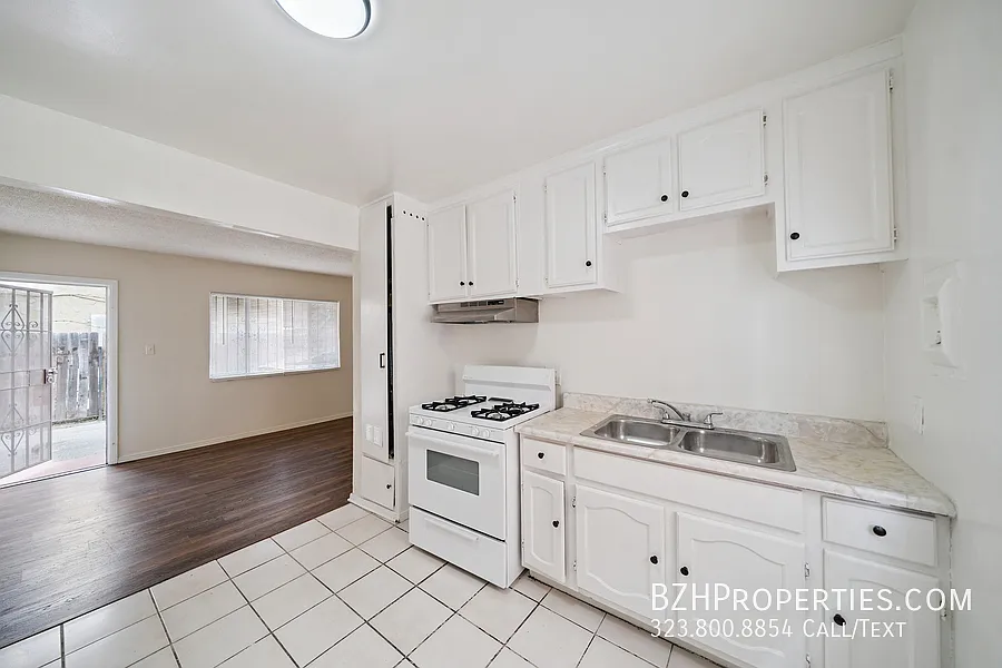 Photo 1 of 12 - 8633 Denver Ave #3 - Los Angeles, CA Primary Photo - 8633 Denver Ave #3