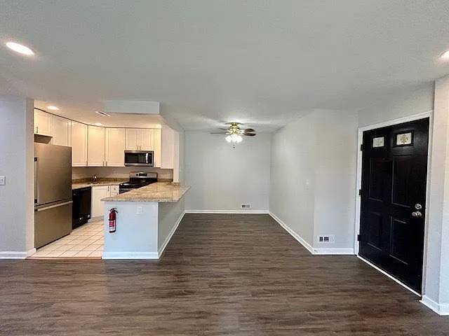 55 Club Pl — Photo 2