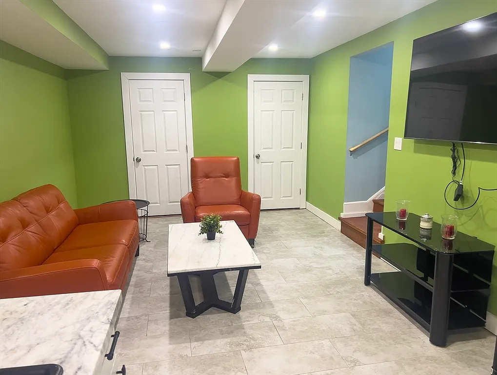 1 bed, 1.0 bath, 750 sqft, $2,400 — Photo 2