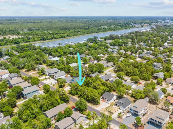 150 NE 8th Street, Oak Island, NC 28465