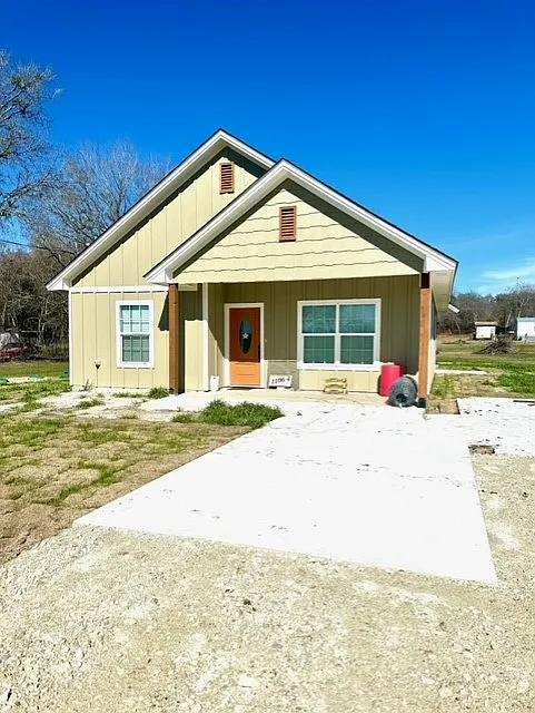 3 bed, 1200 sqft, $1,800 — Photo 1