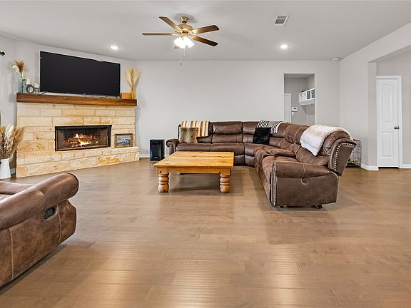 3rd image of 308 Olde Knoll Pl