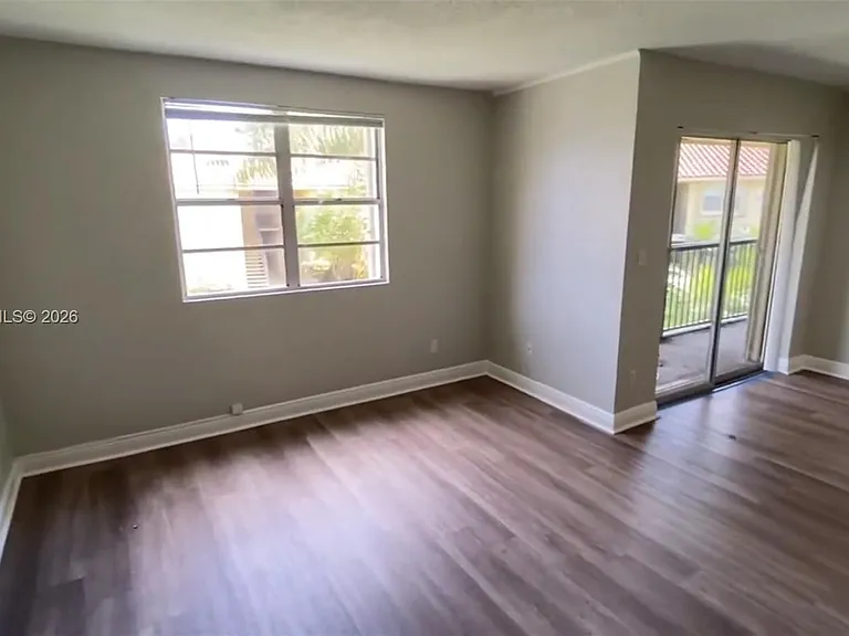 1261 SW 46th Ave #2016 — Photo 6