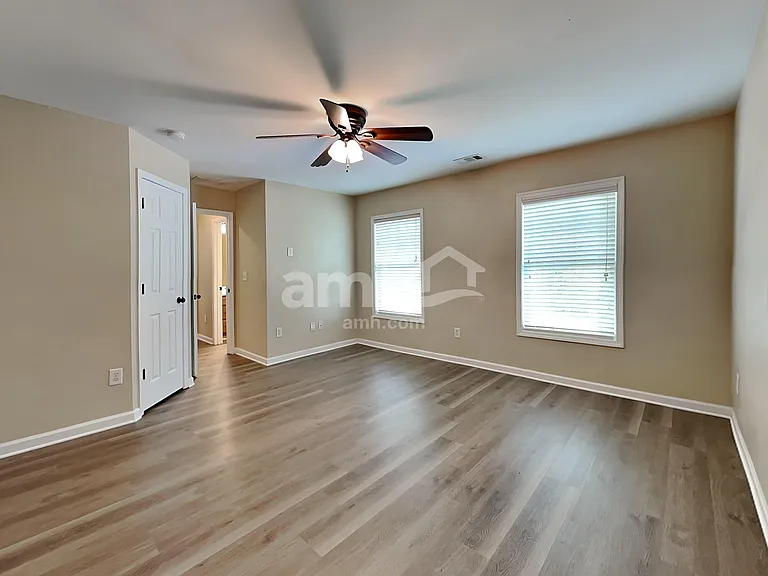 556 Crestmont Ln — Photo 25