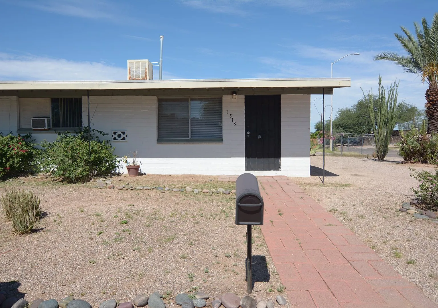 Charming 2 Bedroom 1 Bath Duplex! Great Central Location! — Photo 1