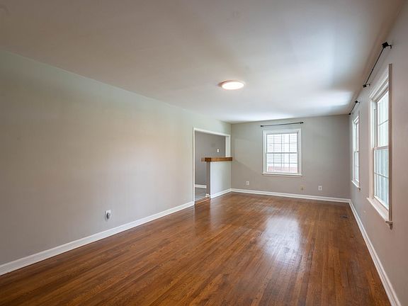 5th image of 903 Althea St