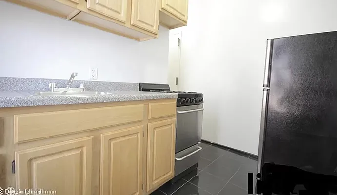 Rented by Douglas Elliman | media 19