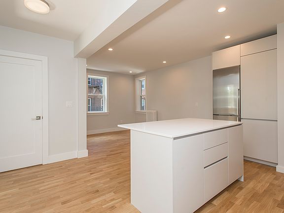 3rd image of 132 Highland Ave #15F