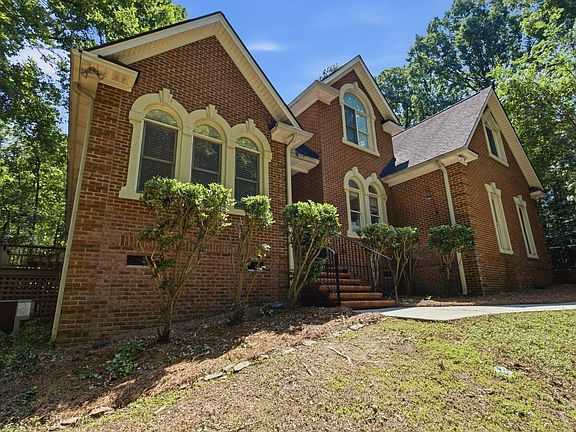 3rd image of 186 Royal Oaks Ln