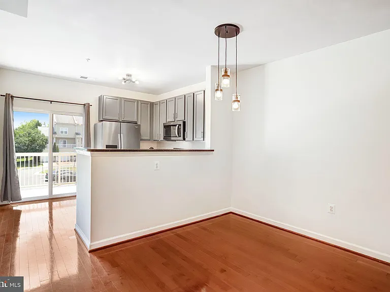 42526 Mayflower Ter — Photo 10