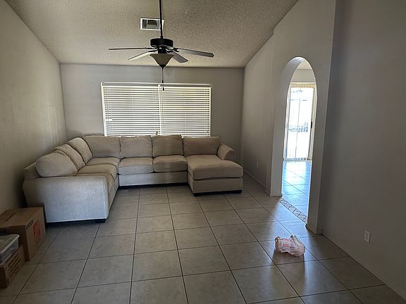 2nd image of 905 W Sequoia Dr