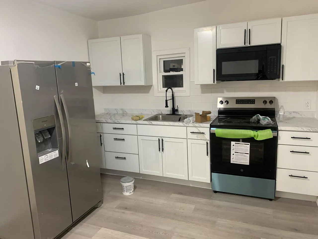 3 bed, 1152 sqft, $1,690 — Photo 3