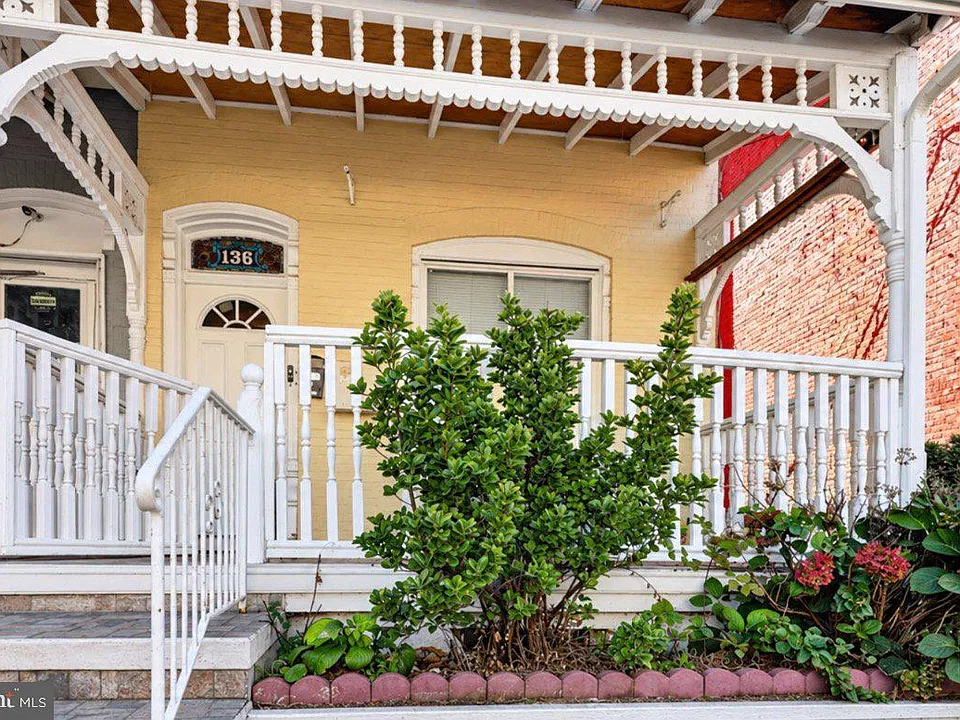 136 Elm St #B