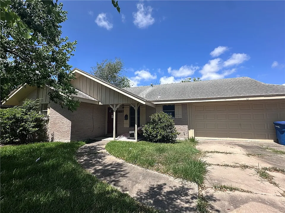 825 Crestview Dr