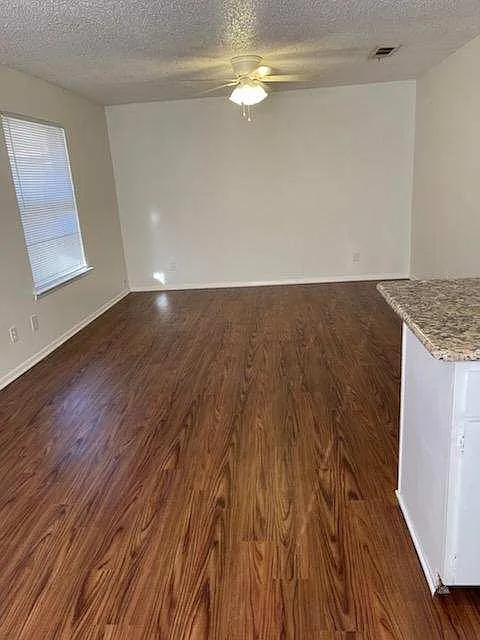 2 bed, 1.5 bath, 1000 sqft, $1,490 — Photo 2