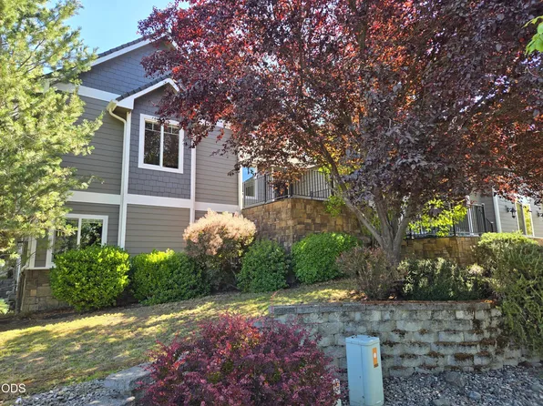 1868 NW F St, Grants Pass, OR 97526