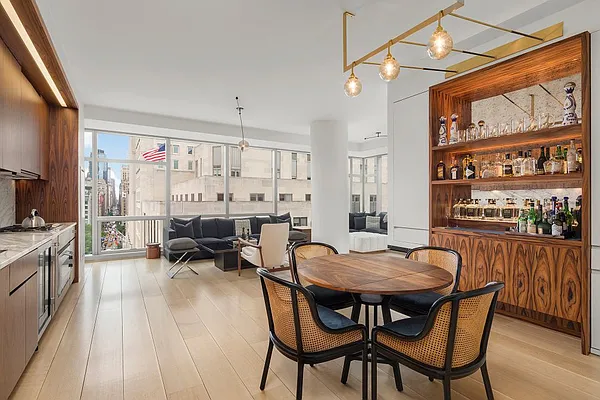 Sold by Dolly Lenz Real Estate LLC | media 22