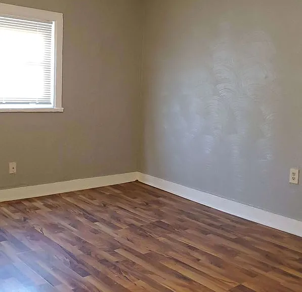 809-811 Herman Ave — Photo 8