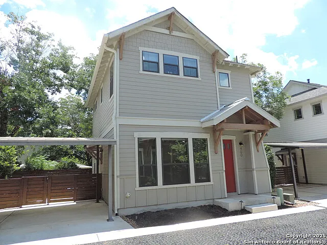 425 E Mistletoe Ave #400