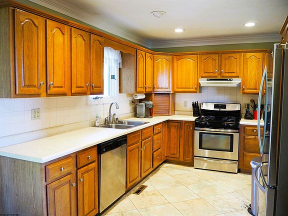 5th image of 232 Eastgate Dr