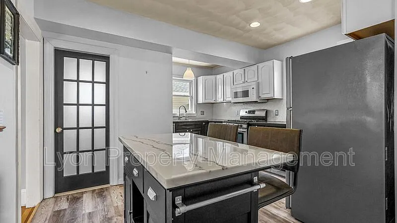 4 bed, 1.5 bath, $3,495 — Photo 4