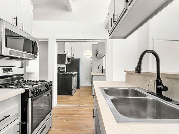 3rd image of 4589 Lexington Ave #6