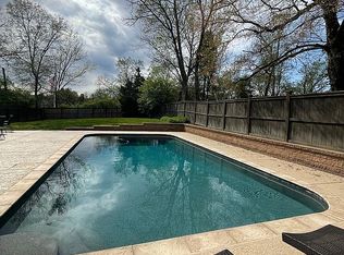 1 Whitegate Ln, Saint Louis, MO 63124