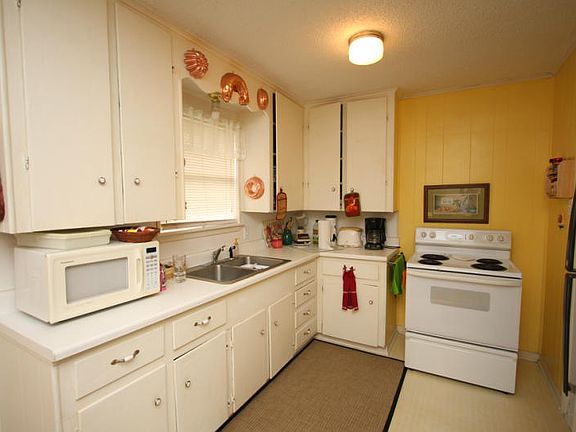 2nd image of 1122 Shephard Dr
