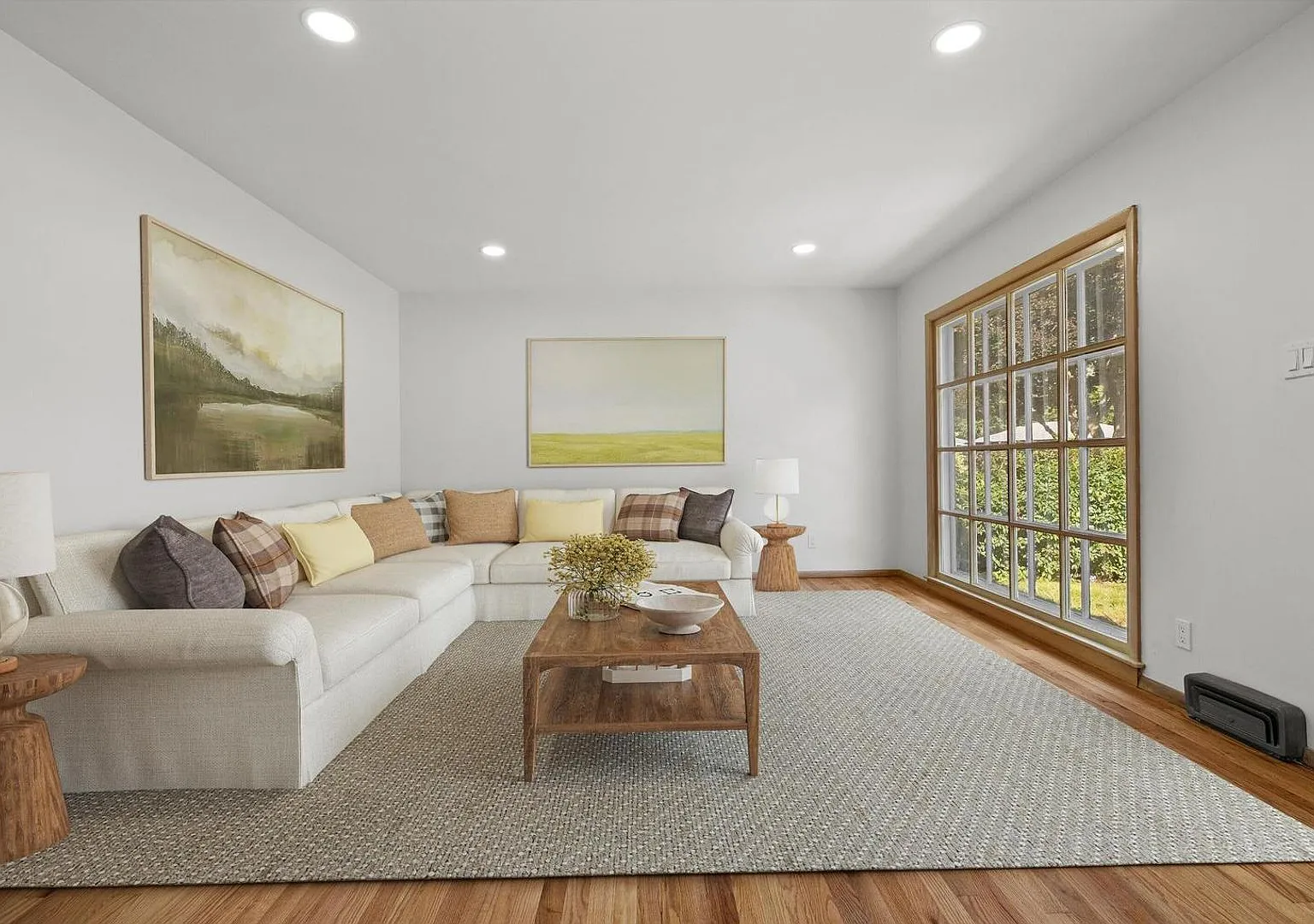 Beautifully Renovated 3-Bedroom Ranch Milwaukee/Greenfield Border — Photo 3