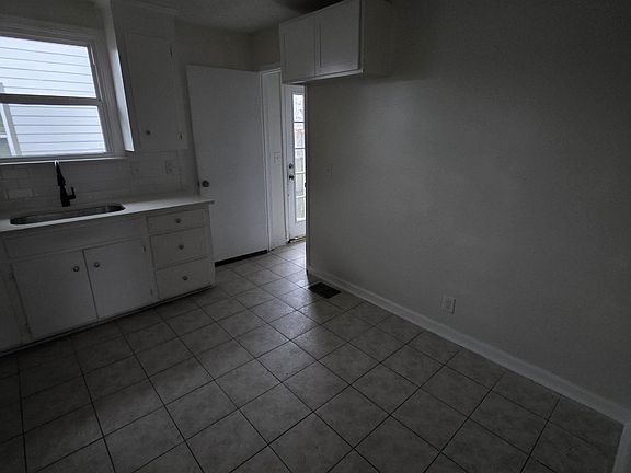 4th image of 6201 California Ave