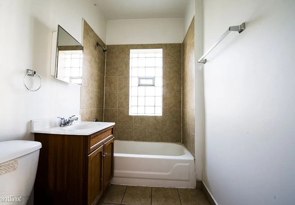 7741 S Normal Apartments Chicago Bathroom_01