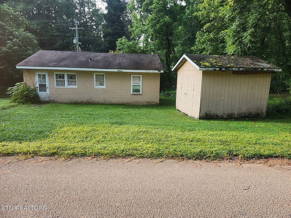1st image of 679 Hen Valley Rd