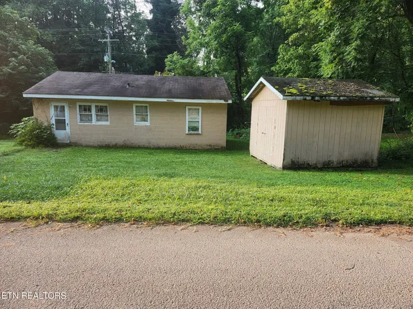 679 Hen Valley Rd, Oliver Springs, TN 37840