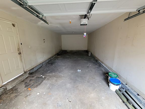 5th image of 3132 Lamphier Ave