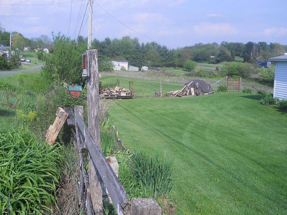 2nd image of 1689 Mud Pike Rd