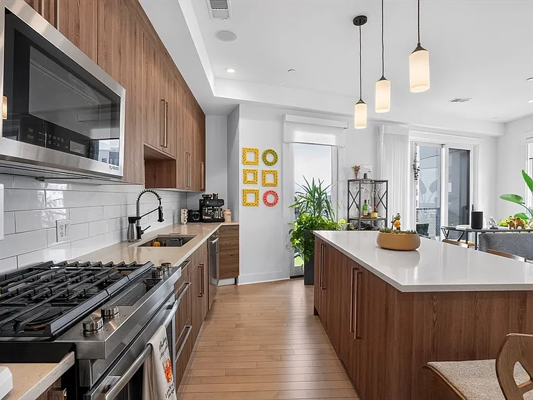 232 Old Colony Ave #405 — Photo 4