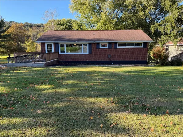 1049 School Rd, Leechburg, PA 15656