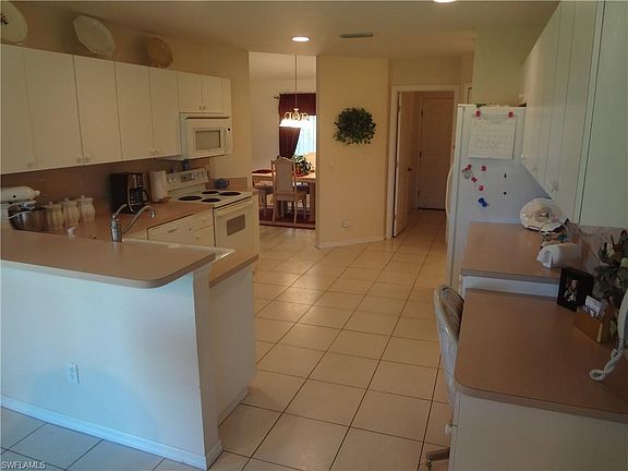 5th image of 826 SE 4th Pl