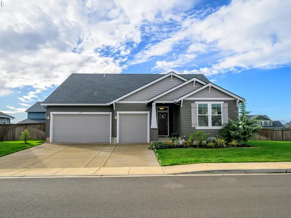 1439 Echo Valley Dr, Junction City, OR 97448