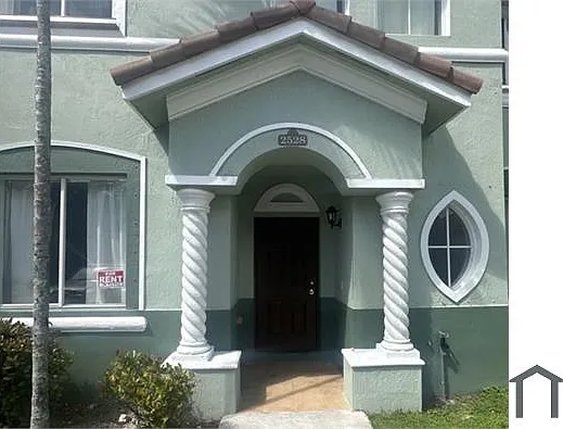 4 bed, $2,350 — Photo 2