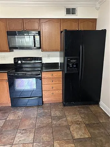 3 bed, 2.0 bath, 1725 sqft, $1,750 — Photo 4