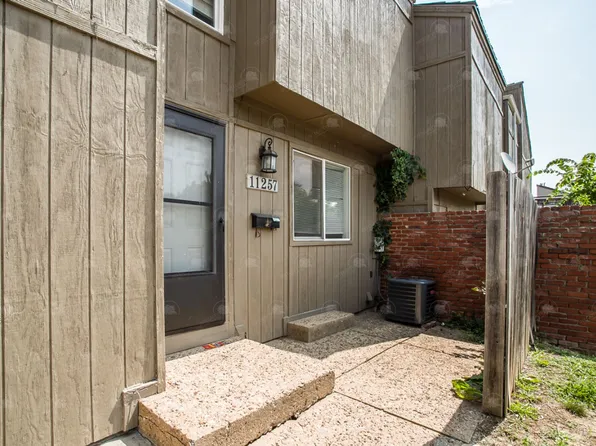 11257 Calico Dr, Kansas City, MO 64137