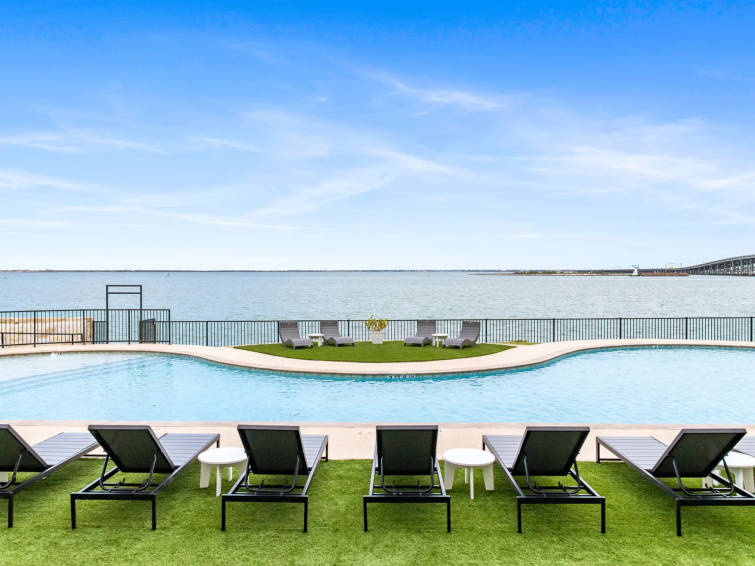 Lighthouse Pointe — Photo 2