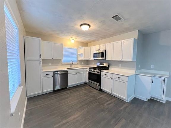 2nd image of 106 E Kenwood Dr